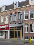 906781 Gezicht op het leegstaande pand Adelaarstraat 86 te Utrecht. Tot voor kort was hier 'Servaas hair and care' ...